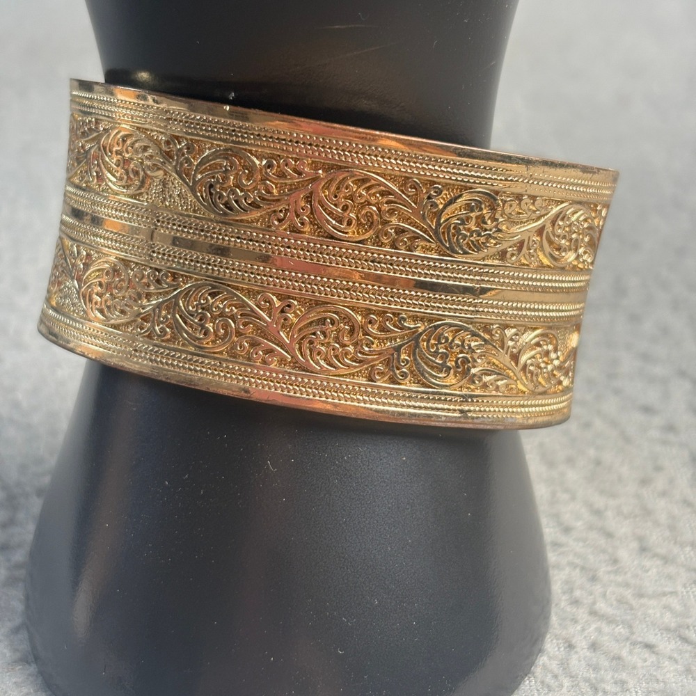 Vintage Gold Tone Etched Floral Scroll Hinged Cuff Bangle Bracelet Wide Band